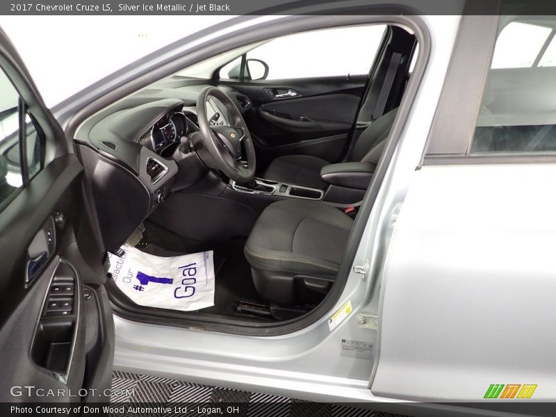Silver Ice Metallic / Jet Black 2017 Chevrolet Cruze LS