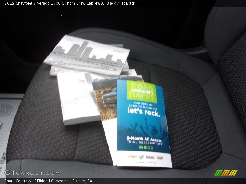 Black / Jet Black 2019 Chevrolet Silverado 1500 Custom Crew Cab 4WD
