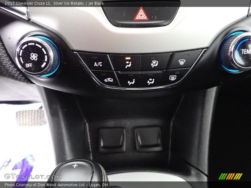 Silver Ice Metallic / Jet Black 2017 Chevrolet Cruze LS