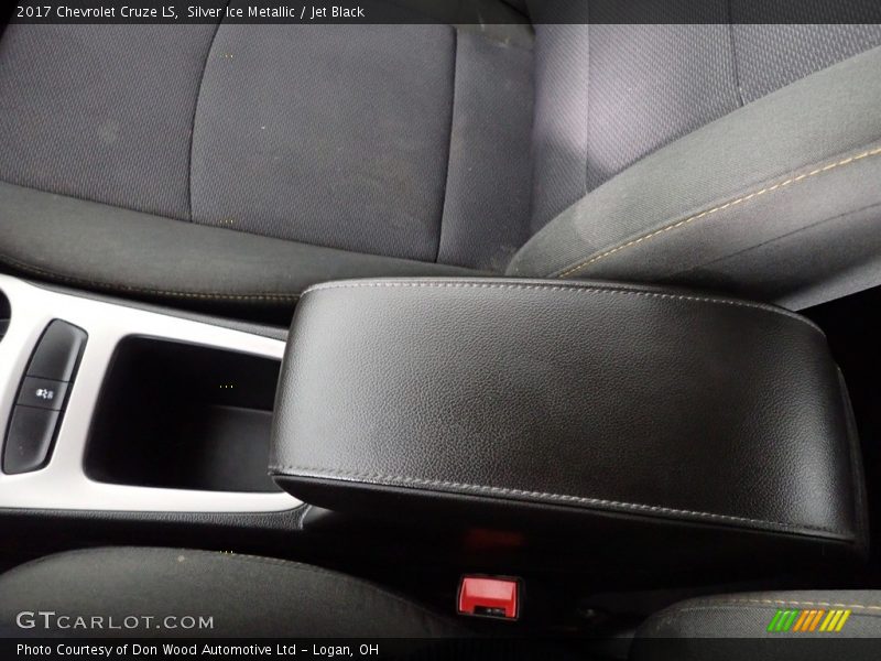 Silver Ice Metallic / Jet Black 2017 Chevrolet Cruze LS
