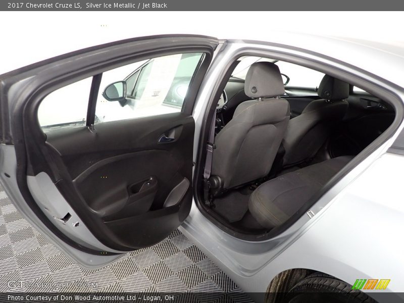 Silver Ice Metallic / Jet Black 2017 Chevrolet Cruze LS