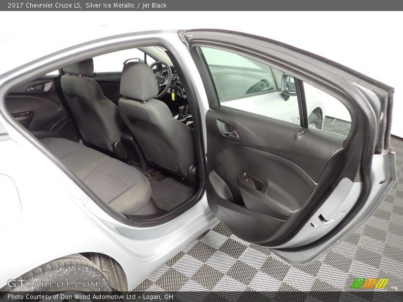 Silver Ice Metallic / Jet Black 2017 Chevrolet Cruze LS