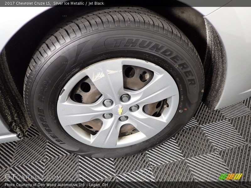 Silver Ice Metallic / Jet Black 2017 Chevrolet Cruze LS