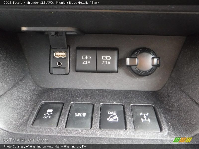 Midnight Black Metallic / Black 2018 Toyota Highlander XLE AWD