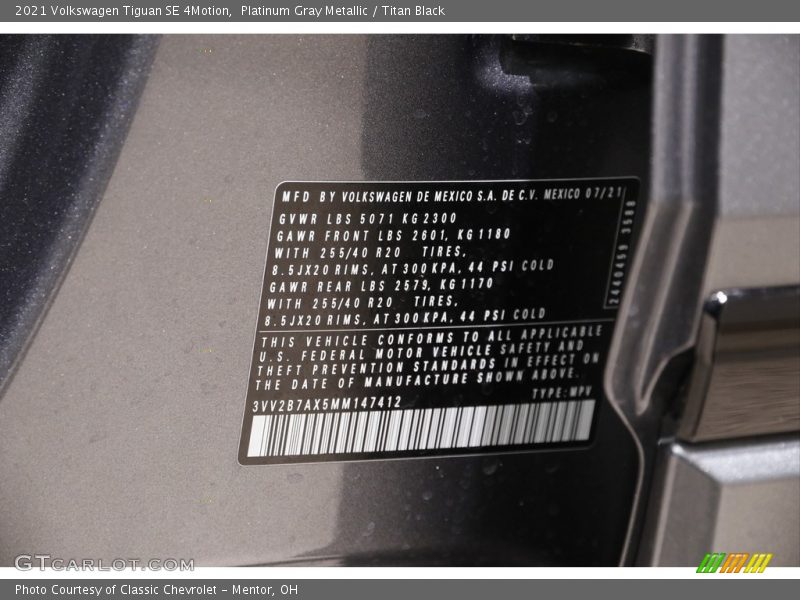 Platinum Gray Metallic / Titan Black 2021 Volkswagen Tiguan SE 4Motion