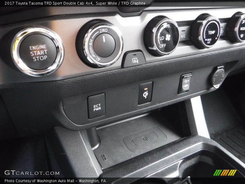 Super White / TRD Graphite 2017 Toyota Tacoma TRD Sport Double Cab 4x4