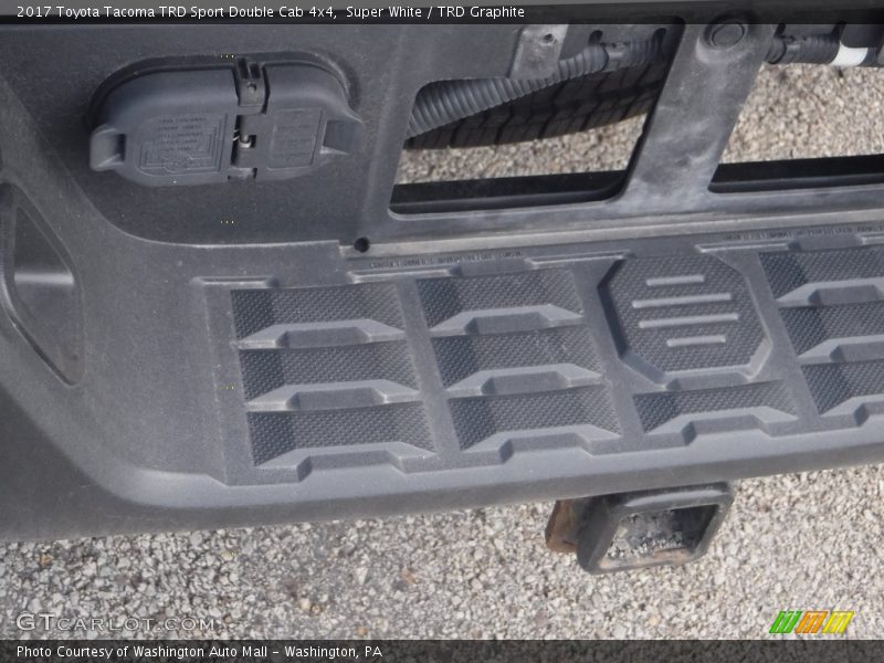Super White / TRD Graphite 2017 Toyota Tacoma TRD Sport Double Cab 4x4