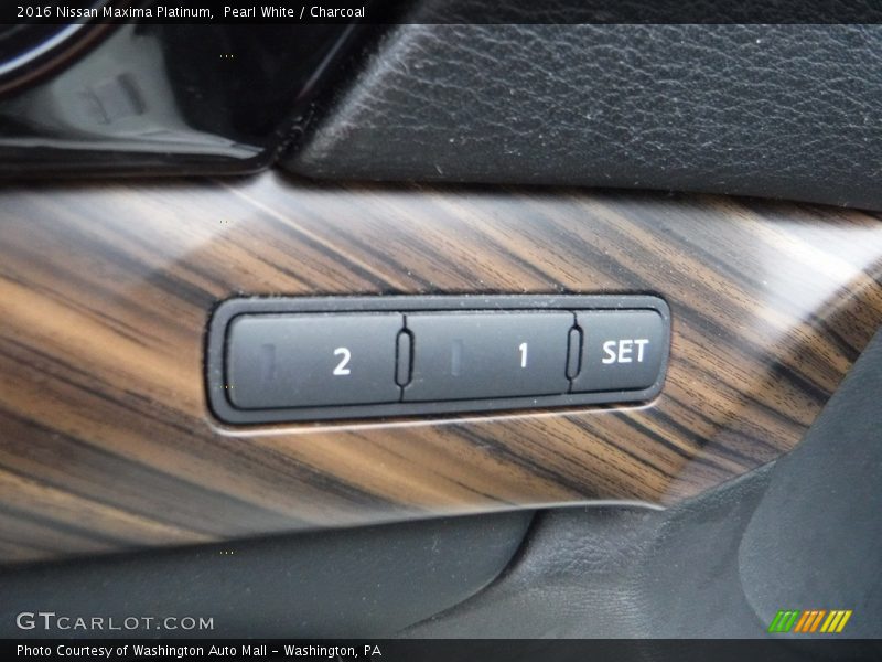Pearl White / Charcoal 2016 Nissan Maxima Platinum