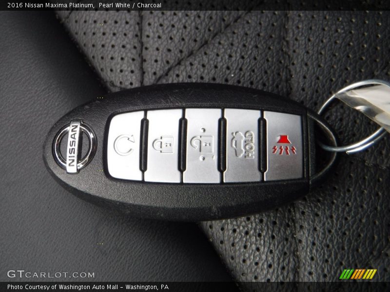 Pearl White / Charcoal 2016 Nissan Maxima Platinum