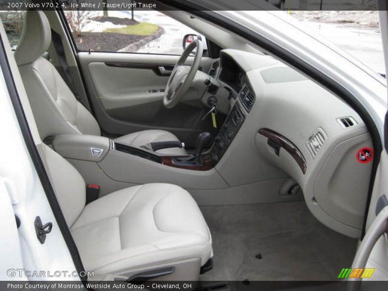 Ice White / Taupe/Light Taupe 2007 Volvo V70 2.4