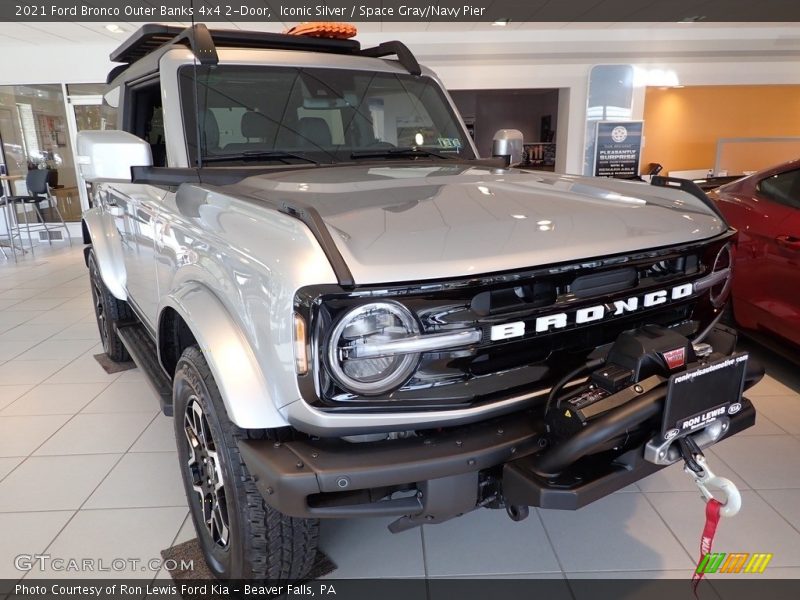 Front 3/4 View of 2021 Bronco Outer Banks 4x4 2-Door