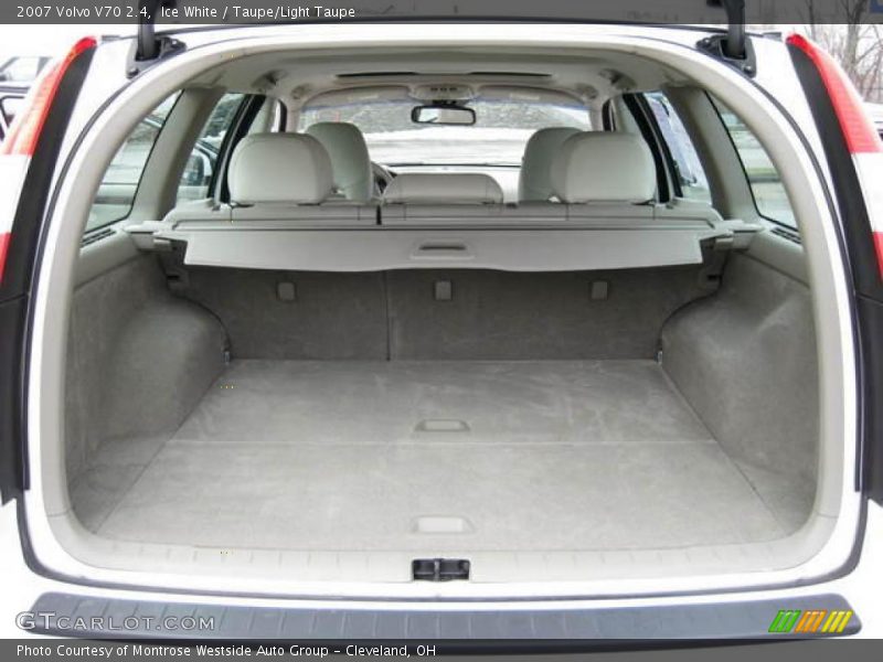 Ice White / Taupe/Light Taupe 2007 Volvo V70 2.4