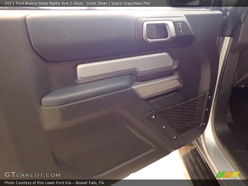 Iconic Silver / Space Gray/Navy Pier 2021 Ford Bronco Outer Banks 4x4 2-Door