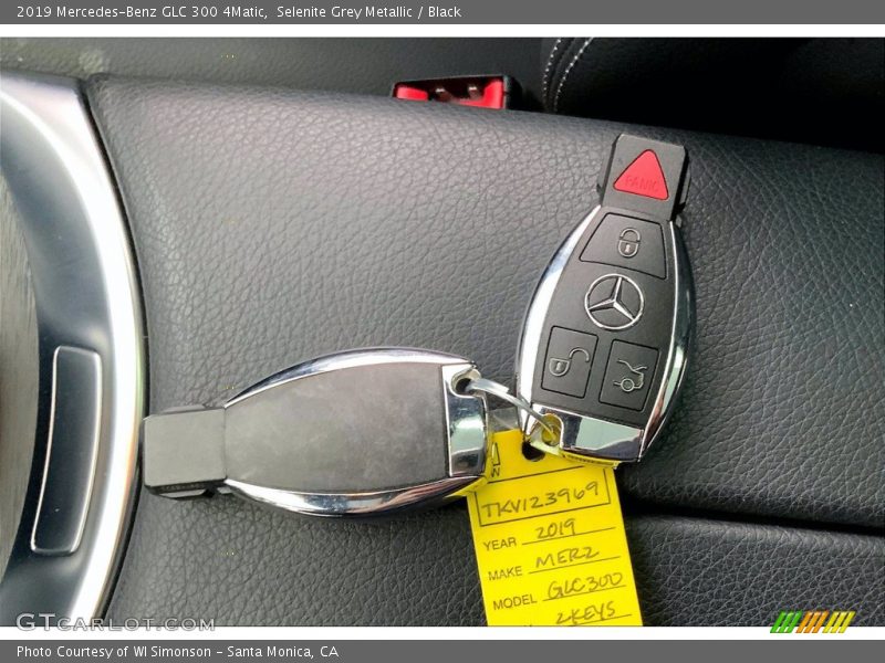 Selenite Grey Metallic / Black 2019 Mercedes-Benz GLC 300 4Matic