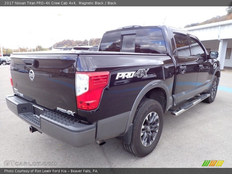 Magnetic Black / Black 2017 Nissan Titan PRO-4X Crew Cab 4x4