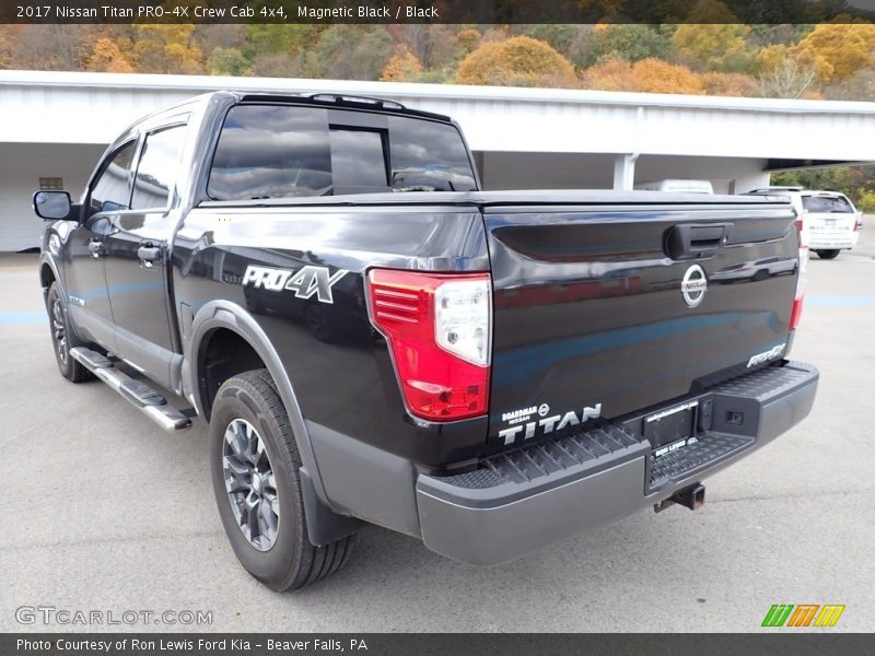 Magnetic Black / Black 2017 Nissan Titan PRO-4X Crew Cab 4x4