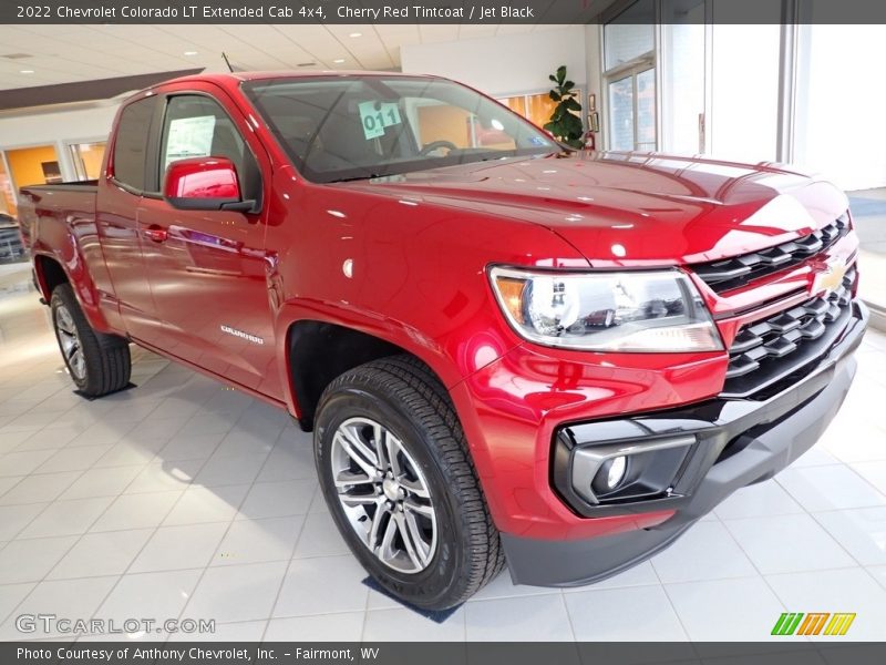 Front 3/4 View of 2022 Colorado LT Extended Cab 4x4