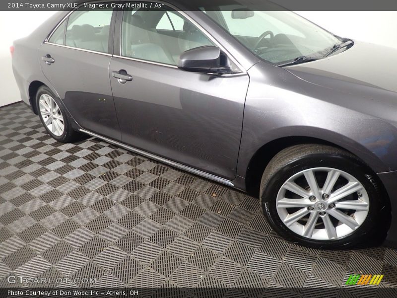 Magnetic Gray Metallic / Ash 2014 Toyota Camry XLE