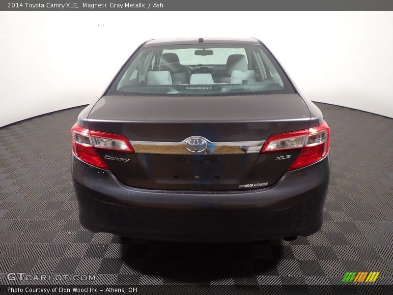 Magnetic Gray Metallic / Ash 2014 Toyota Camry XLE