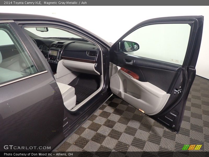 Magnetic Gray Metallic / Ash 2014 Toyota Camry XLE