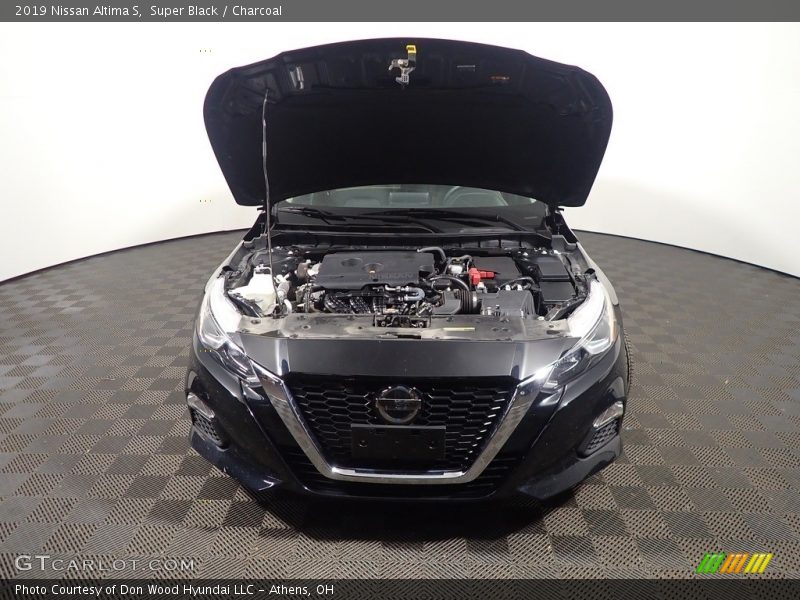 Super Black / Charcoal 2019 Nissan Altima S