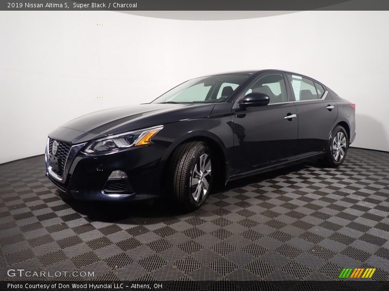 Super Black / Charcoal 2019 Nissan Altima S