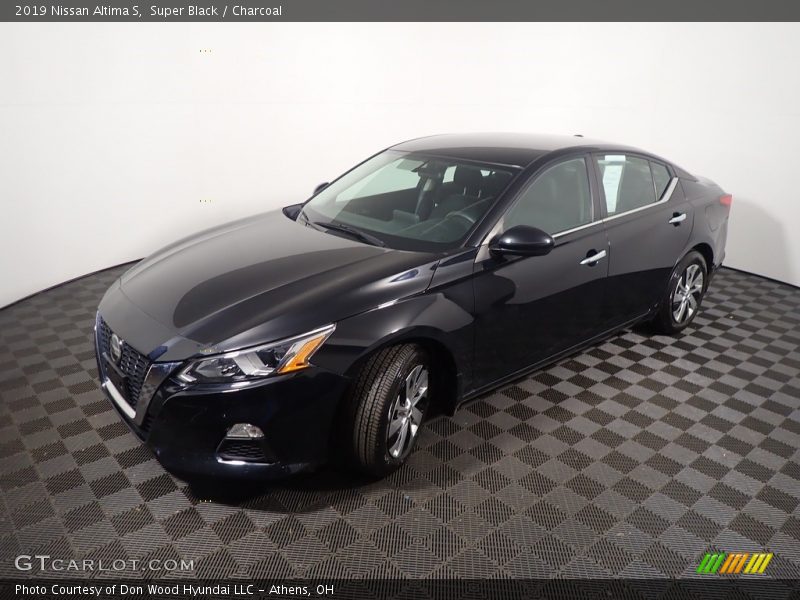 Super Black / Charcoal 2019 Nissan Altima S