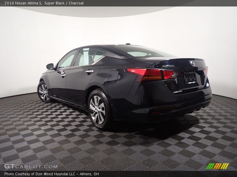 Super Black / Charcoal 2019 Nissan Altima S