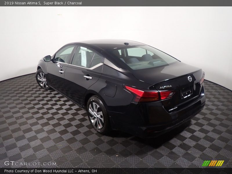 Super Black / Charcoal 2019 Nissan Altima S