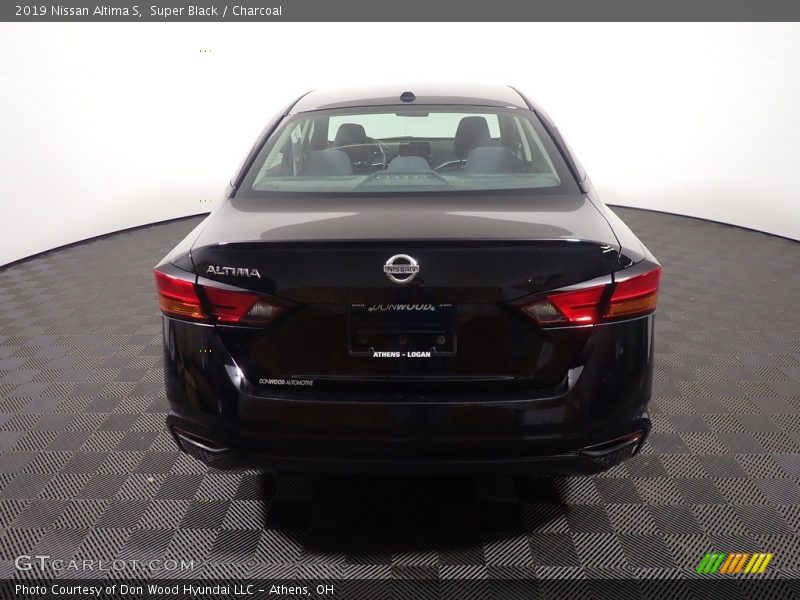 Super Black / Charcoal 2019 Nissan Altima S