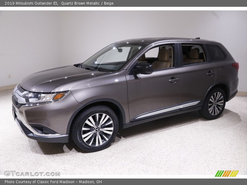 Quartz Brown Metallic / Beige 2019 Mitsubishi Outlander ES