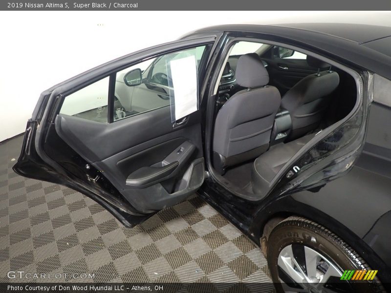 Super Black / Charcoal 2019 Nissan Altima S