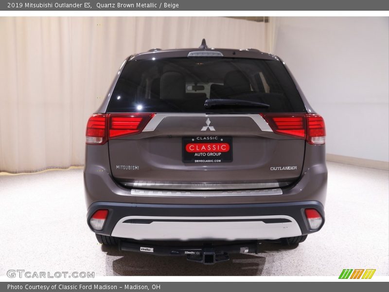 Quartz Brown Metallic / Beige 2019 Mitsubishi Outlander ES