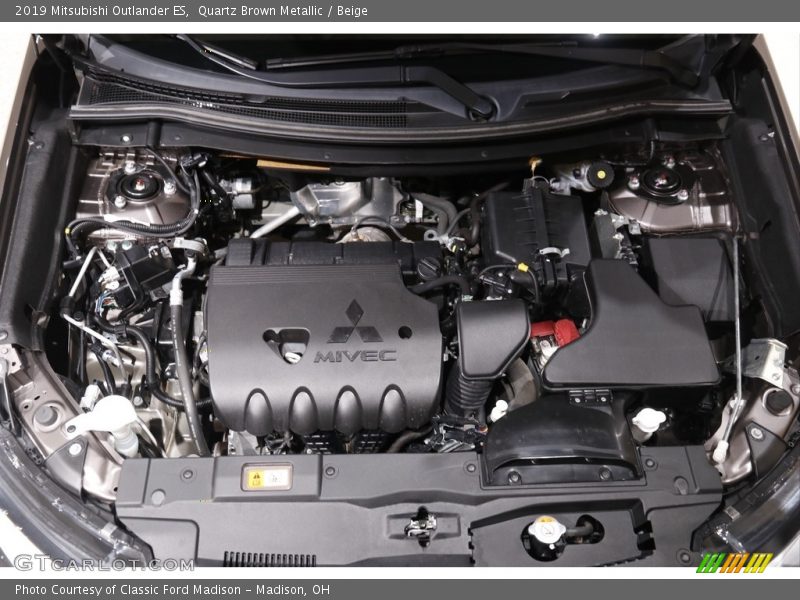 Quartz Brown Metallic / Beige 2019 Mitsubishi Outlander ES