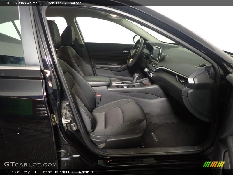 Super Black / Charcoal 2019 Nissan Altima S