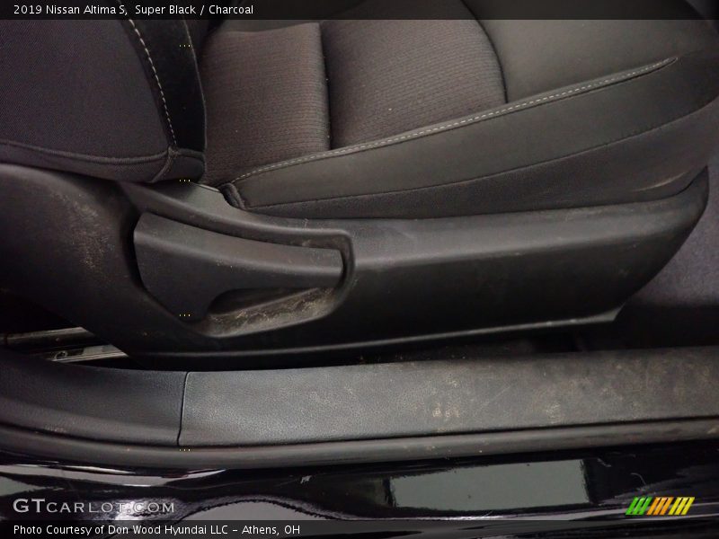 Super Black / Charcoal 2019 Nissan Altima S