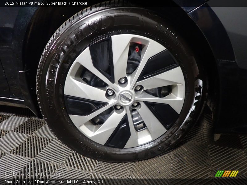 Super Black / Charcoal 2019 Nissan Altima S