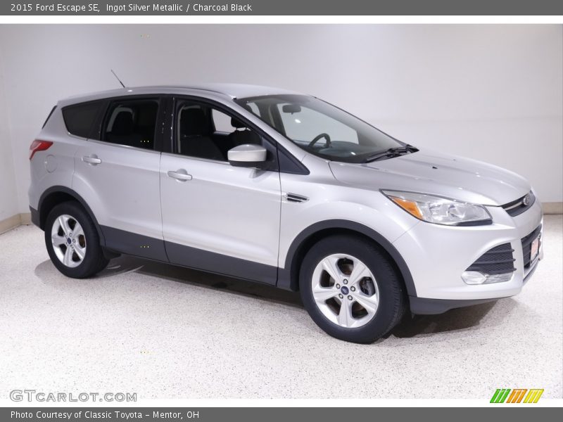 Ingot Silver Metallic / Charcoal Black 2015 Ford Escape SE