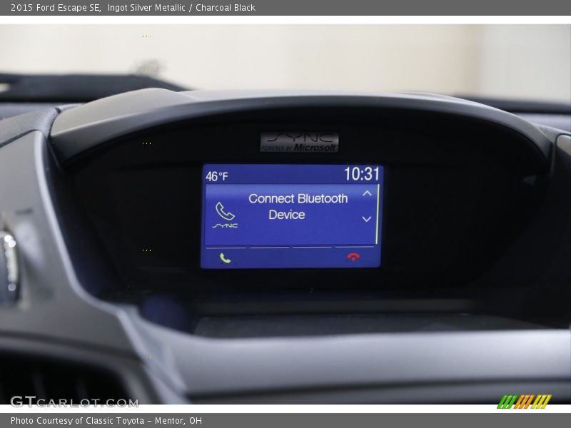 Ingot Silver Metallic / Charcoal Black 2015 Ford Escape SE