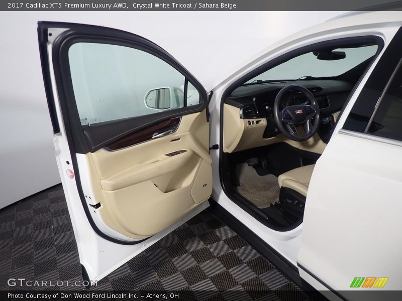 Crystal White Tricoat / Sahara Beige 2017 Cadillac XT5 Premium Luxury AWD