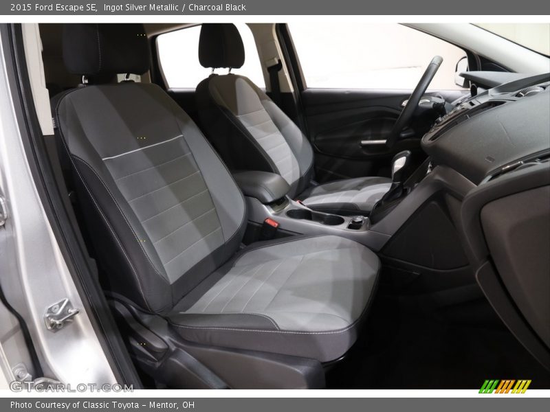Ingot Silver Metallic / Charcoal Black 2015 Ford Escape SE