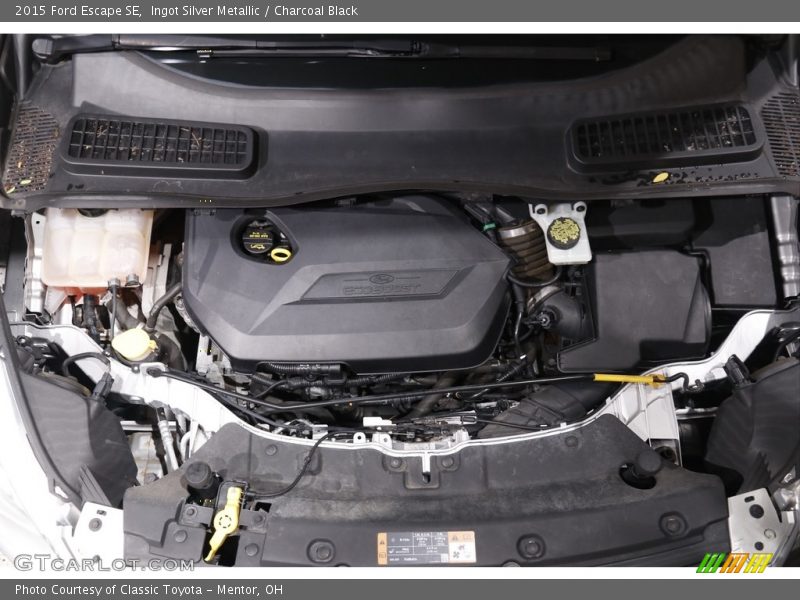 Ingot Silver Metallic / Charcoal Black 2015 Ford Escape SE