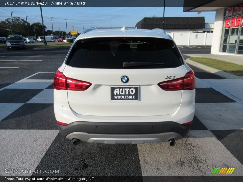 Alpine White / Black 2017 BMW X1 sDrive28i