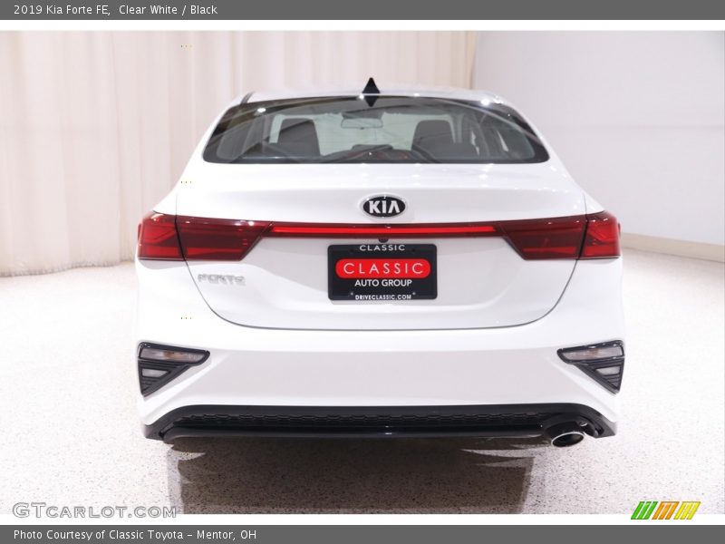 Clear White / Black 2019 Kia Forte FE