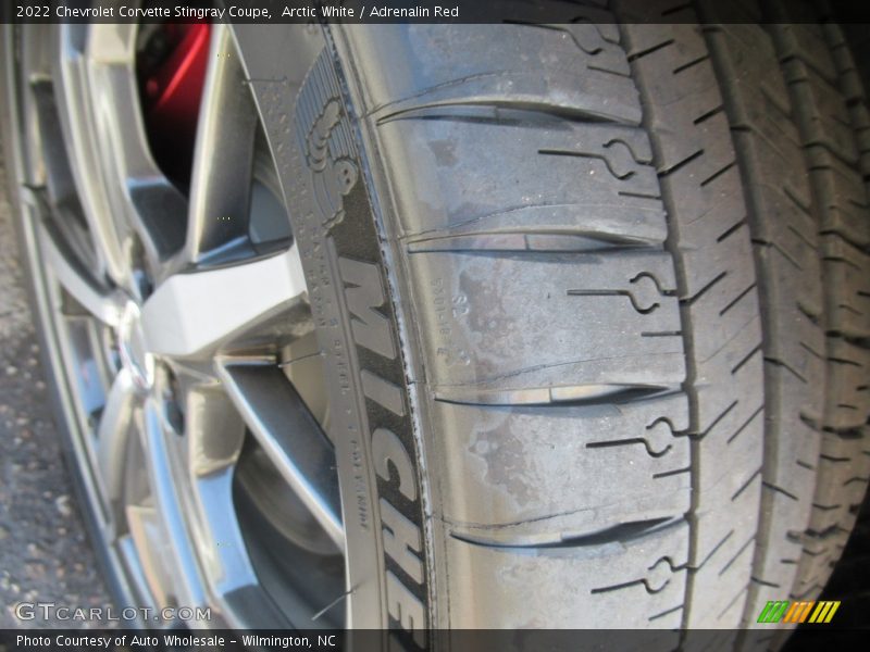 Arctic White / Adrenalin Red 2022 Chevrolet Corvette Stingray Coupe