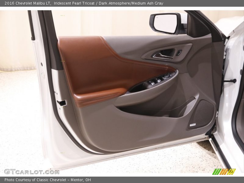 Iridescent Pearl Tricoat / Dark Atmosphere/Medium Ash Gray 2016 Chevrolet Malibu LT