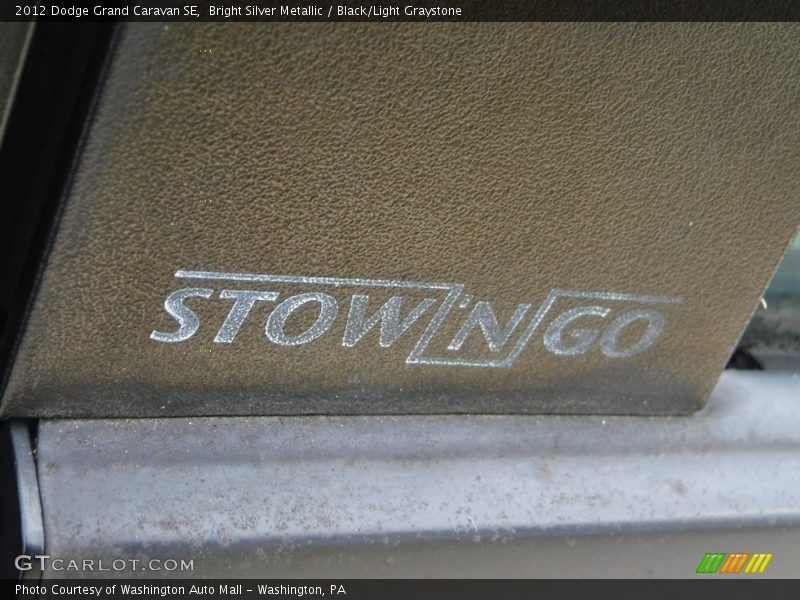 Bright Silver Metallic / Black/Light Graystone 2012 Dodge Grand Caravan SE