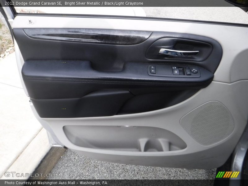 Bright Silver Metallic / Black/Light Graystone 2012 Dodge Grand Caravan SE