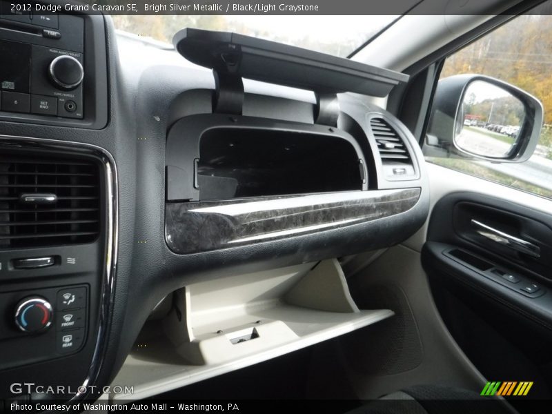 Bright Silver Metallic / Black/Light Graystone 2012 Dodge Grand Caravan SE