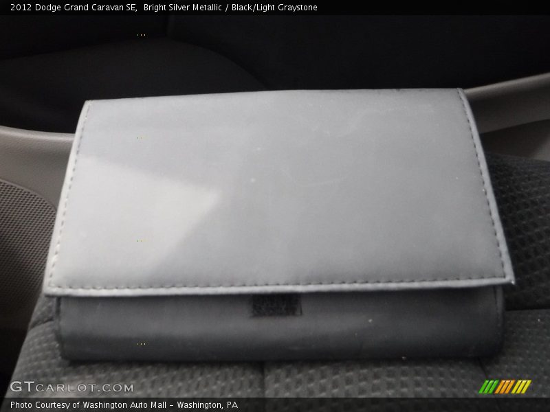 Bright Silver Metallic / Black/Light Graystone 2012 Dodge Grand Caravan SE